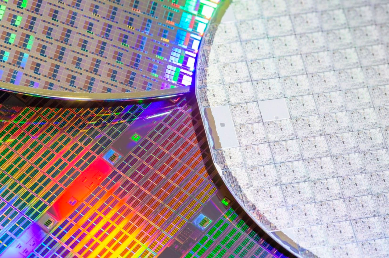 Công nghệ Trung Quốc lại đạt bước đột phá: Cho ra đời vật liệu bán dẫn mỏng gấp 10 lần loại hiện có, vừa tăng tốc độ xử lý vừa tiết kiệm năng lượng, hứa hẹn sẽ ‘xoay chuyển’ ngành chip