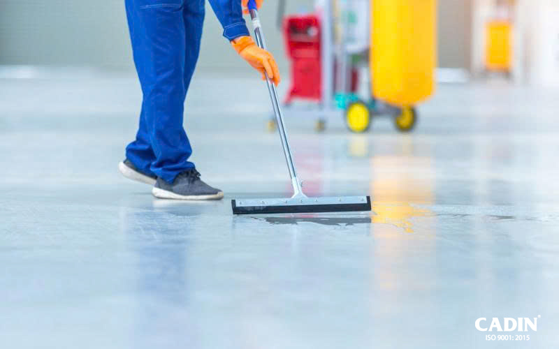 Cách Làm Sạch Vết Bẩn Trên Sơn Epoxy Mà Không Bong Tróc