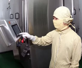 Hệ thống sản xuất chế phẩm sinh học tại nhà máy của IMC. Ảnh: Nguyễn Hiệp.