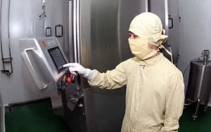 Hệ thống sản xuất chế phẩm sinh học tại nhà máy của IMC. Ảnh: Nguyễn Hiệp.