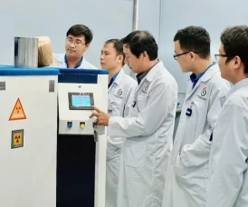 Các chuyên gia làm việc tại Trung tâm Công nghệ Sinh học TP HCM. Ảnh: HCMBIOTECH